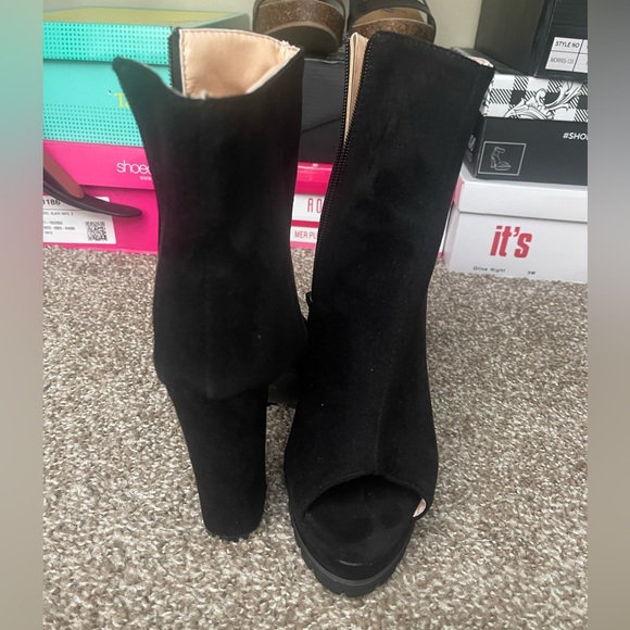 Open toe booties - Picture 2 of 5